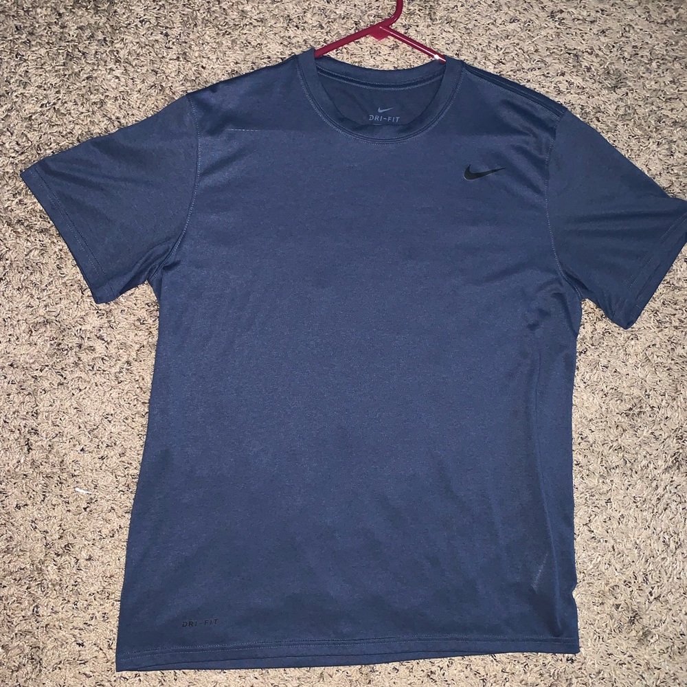 Nike tee dri- fit